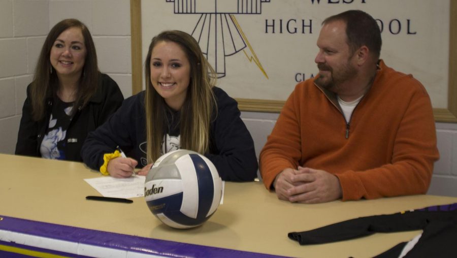 Morgan James signed with Concordia University to play volleyball.