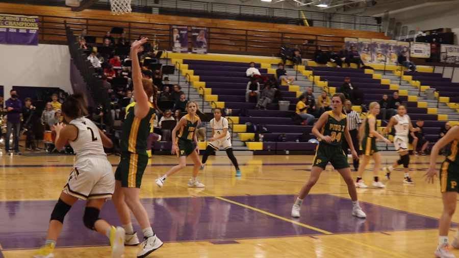 Boys and girls basketball takes on Lincoln Pius