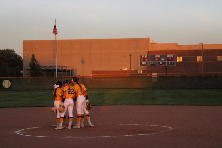 The team huddled together before the top of the 4 inning.