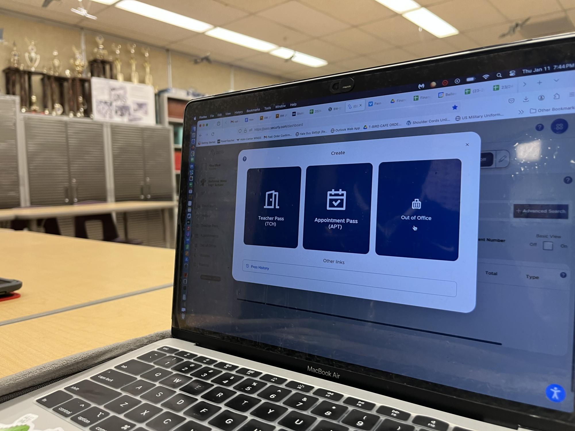New electronic system replaces written hall passes – The Thunderbeat