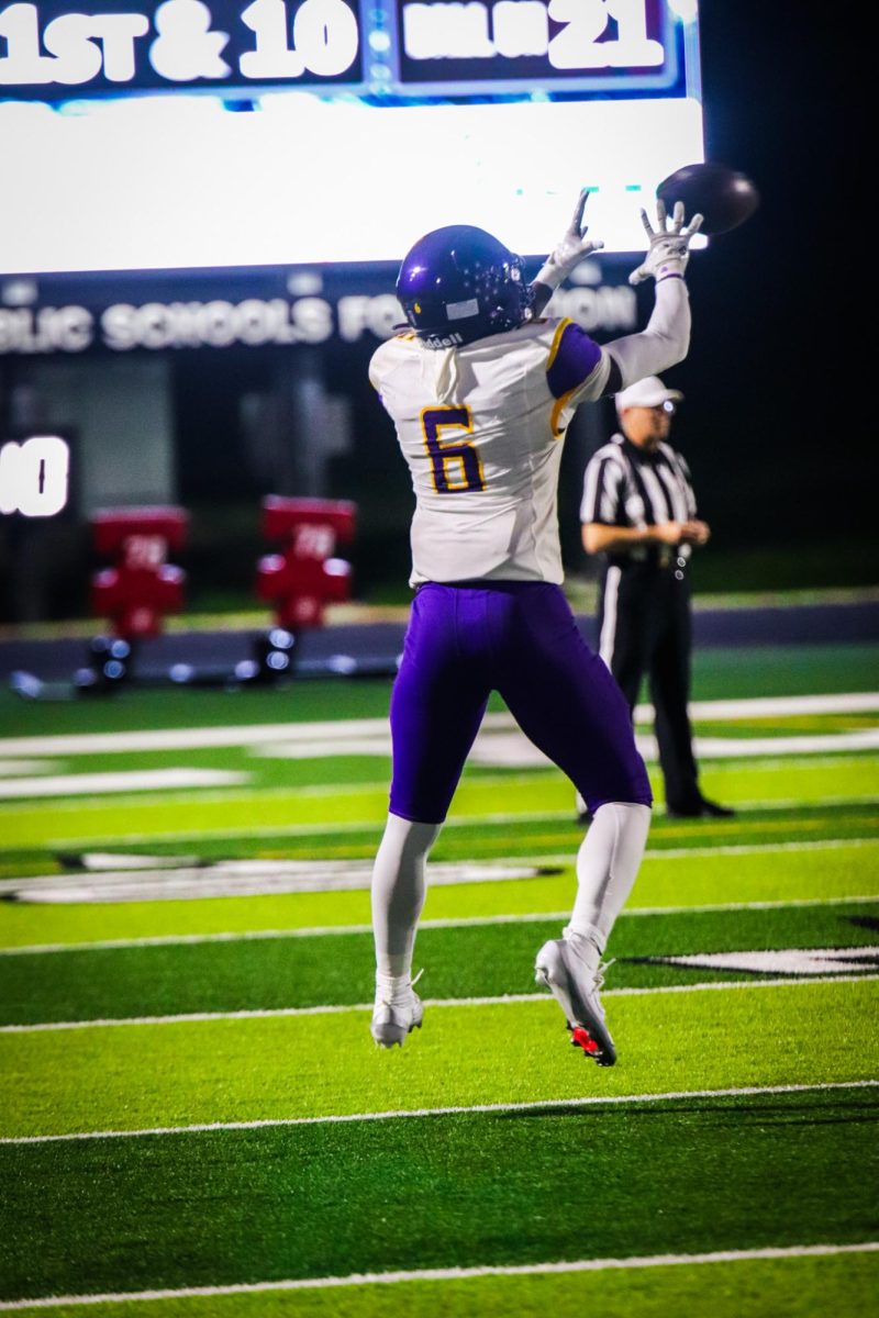 Senior Jermaine Green catches the ball to make a big play for the team’s offense.