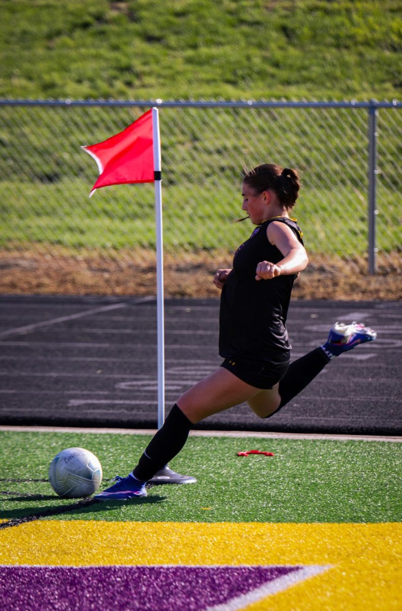  Senior Zoe Ryan kicks the ball from the corner.